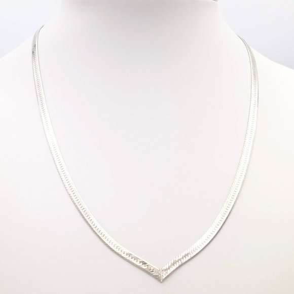 Vintage Jewelry - Vintage Italian 925 Sterling Silver V Point Herringbone Necklace